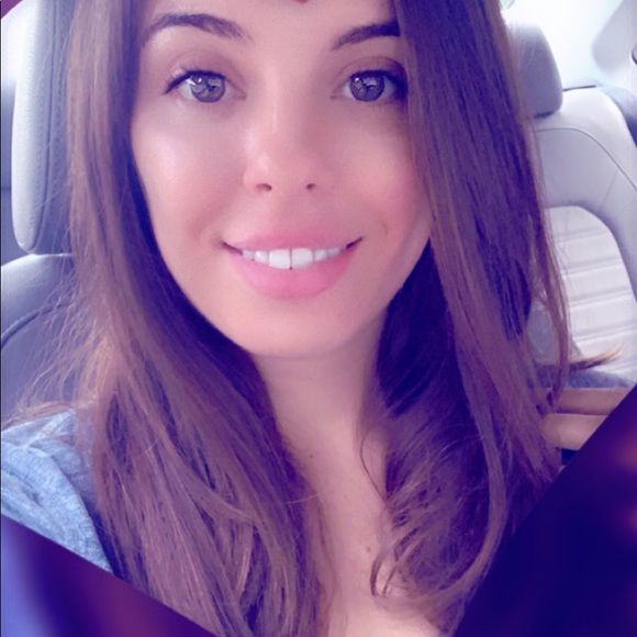 Meet your Posher, Brittany - Picture 2 of 3